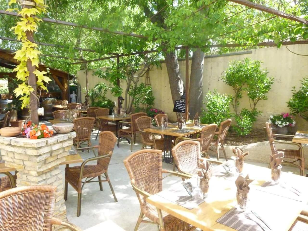 Auberge De La Table Ronde Винон-сюр-Вердон Экстерьер фото